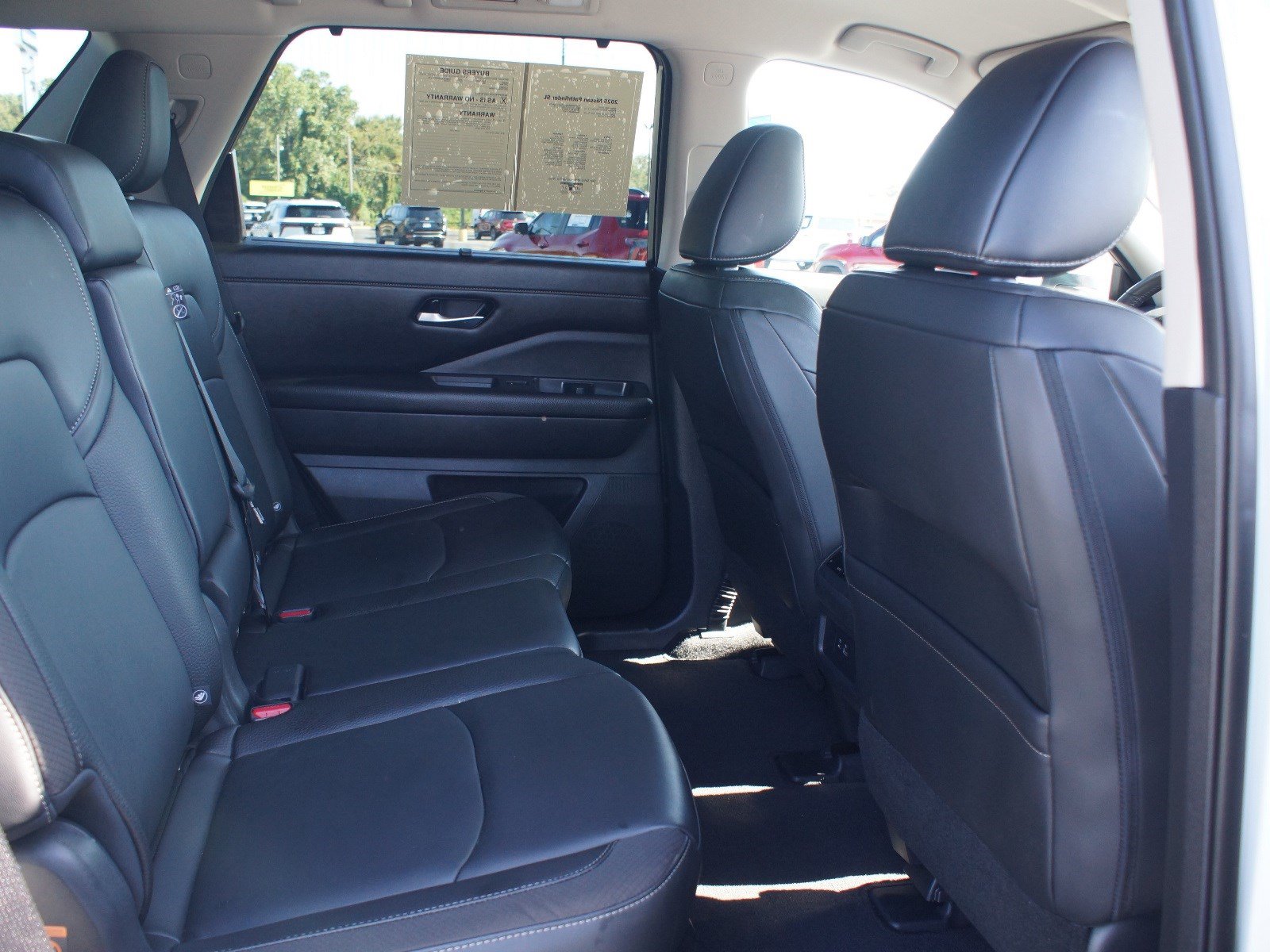 Used 2025 Nissan Pathfinder SL FWD image 22