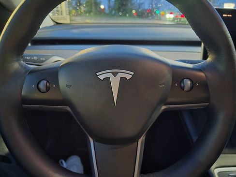 Used 2023 Tesla Model 3 Standard Range image 24