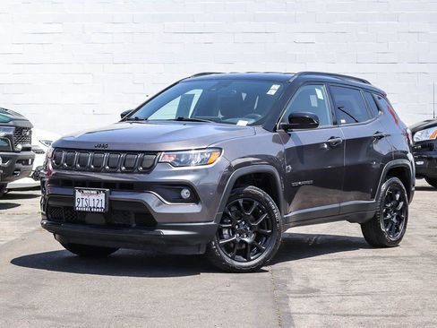 Used 2022 Jeep Compass Latitude w/ Convenience Group AWD/4WD image 1
