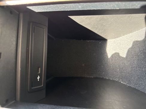 Used 2021 Mercedes-Benz GLB 250 4MATIC image 23