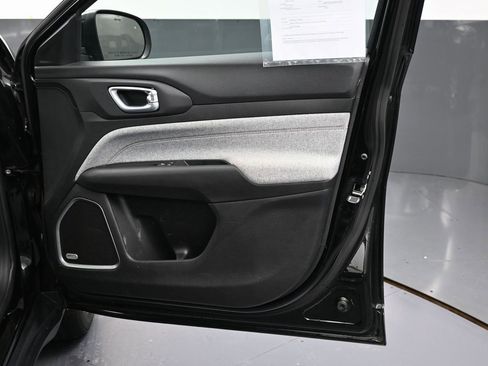 Used 2022 Jeep Compass Latitude w/ Sun and Sound Group image 36