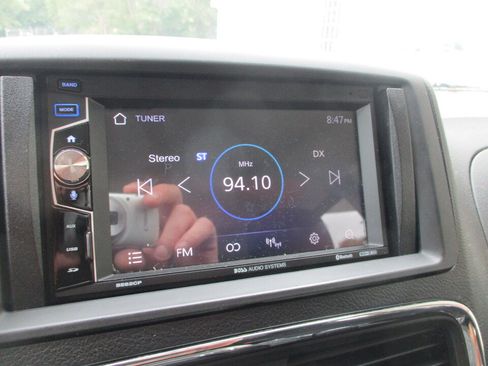 Used 2015 Dodge Grand Caravan SXT w/ Security Group FWD image 31