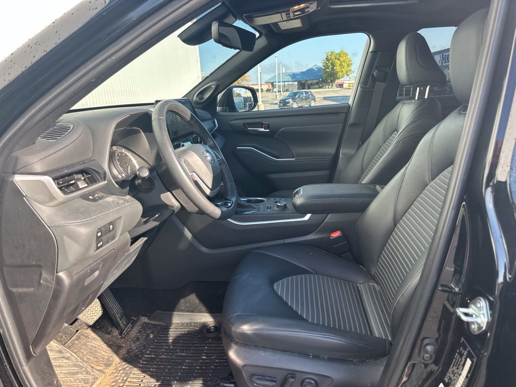 Used 2023 Toyota Highlander XSE AWD/4WD image 14