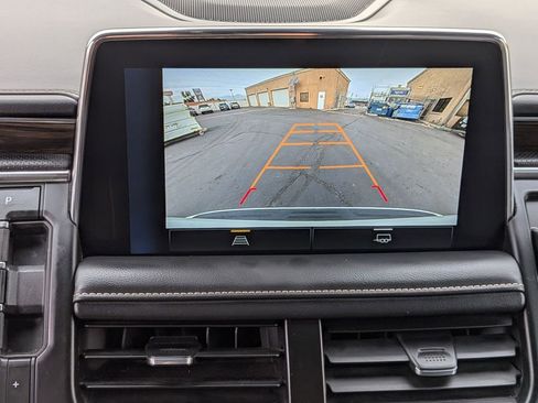 Used 2023 Chevrolet Suburban Premier image 18