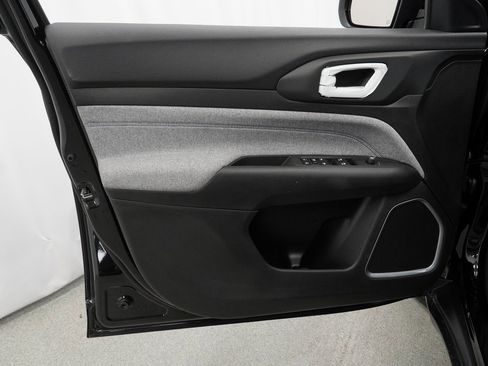 Certified 2025 Jeep Compass Latitude w/ Convenience Group image 34