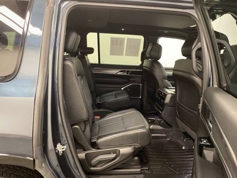 Used 2023 Jeep Wagoneer Series II AWD/4WD image 31