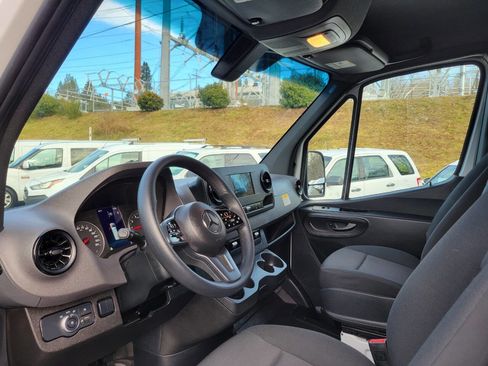 Used 2023 Mercedes-Benz Sprinter 2500 w/ Dashboard Charging Package image 12