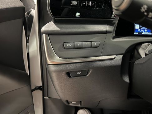 Used 2025 Lexus RZ 450e image 15