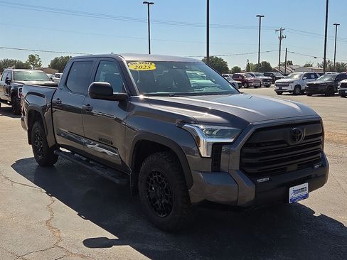 Used 2025 Toyota Tundra SR5 w/ SR5 Premium Package AWD/4WD image 7
