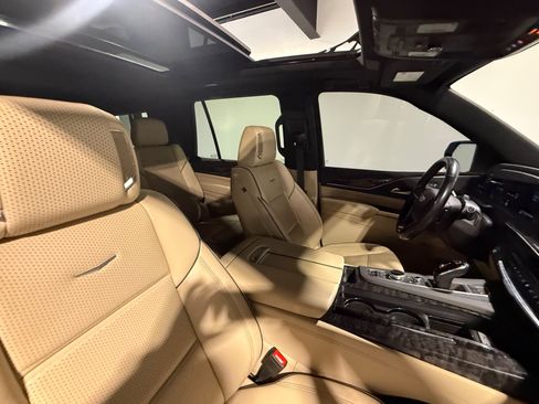 Used 2023 Cadillac Escalade Premium Luxury AWD/4WD image 38