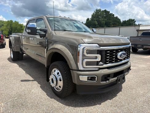 New 2026 Ford F450 Platinum w/ Platinum Plus Package AWD/4WD image 3