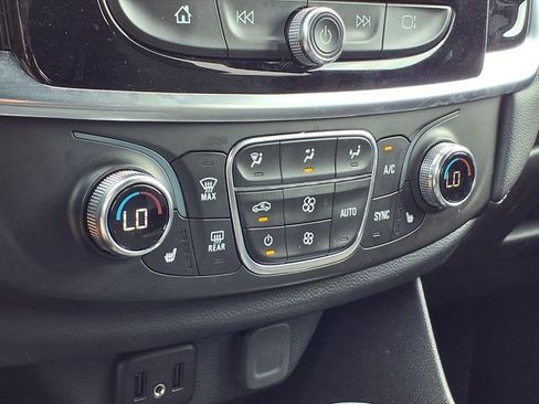 Certified 2023 Chevrolet Traverse LT FWD image 14