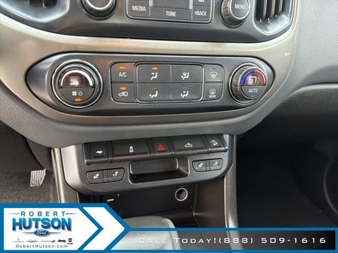 Used 2018 Chevrolet Colorado Z71 AWD/4WD image 16