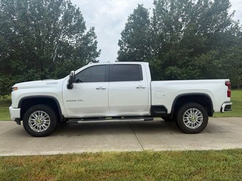 Used 2022 Chevrolet Silverado 2500 High Country AWD/4WD image 2