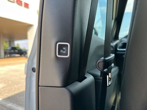 New 2026 Chrysler Pacifica Select image 36