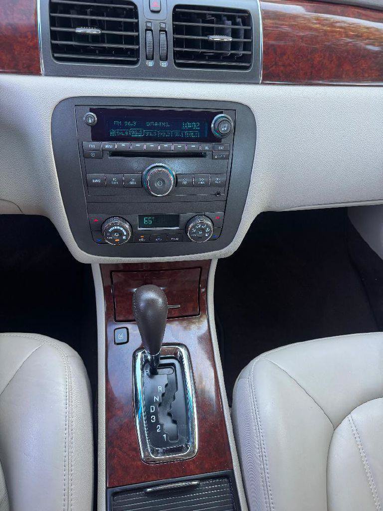 Used 2007 Buick Lucerne CXL w/ Luxury Package FWD image 33