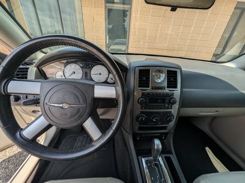 Used 2006 Chrysler 300 Touring w/ Comfort/Convenience Group RWD image 24