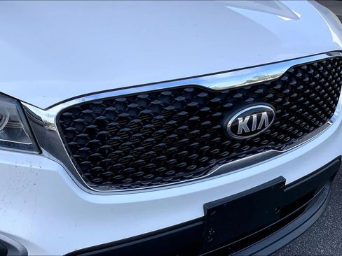 Used 2017 Kia Sorento LX image 32