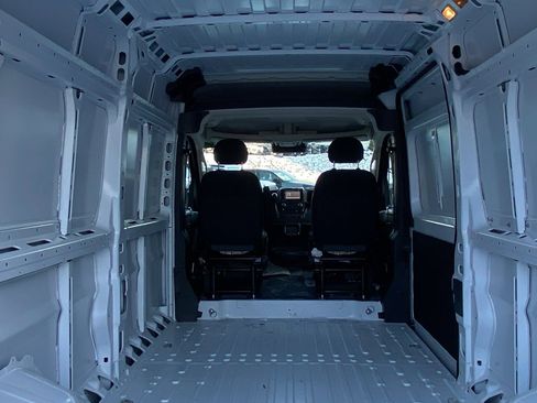 Used 2025 RAM ProMaster 2500 w/ Storage Group image 21