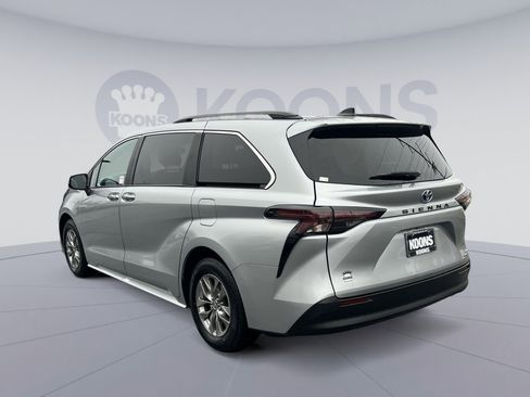 Used 2023 Toyota Sienna XLE image 4