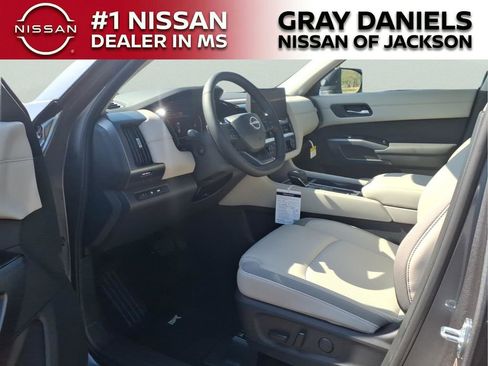 New 2026 Nissan Pathfinder SL image 24