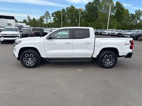Used 2025 Chevrolet Colorado Z71 AWD/4WD image 2