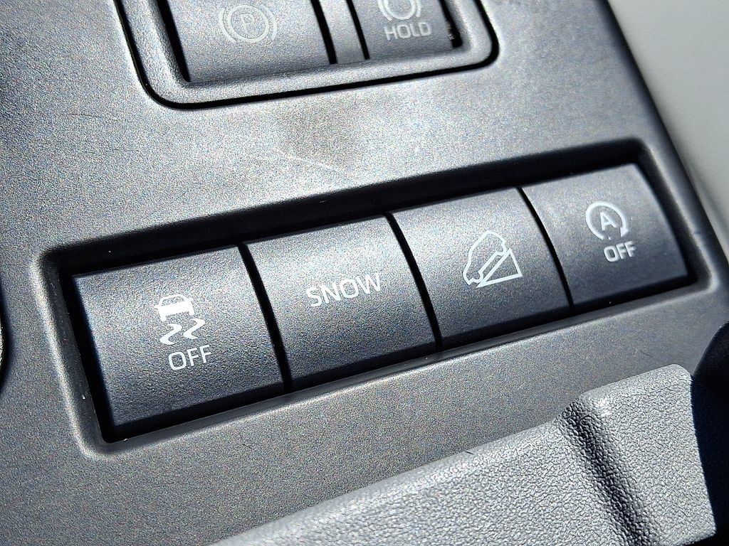 Used 2022 Toyota Highlander XLE AWD/4WD image 27