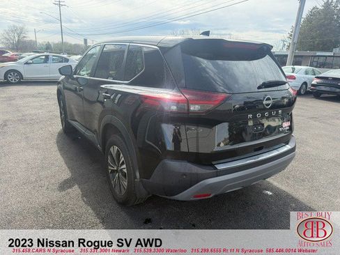 Used 2023 Nissan Rogue SV image 3