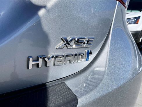 Used 2021 Toyota Camry XSE FWD image 7