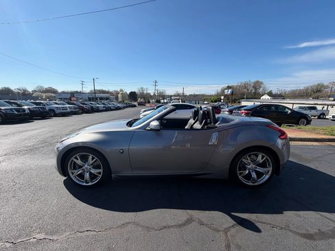 Used 2010 Nissan 370Z Touring w/ Sport Pkg RWD image 24