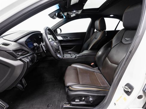 Used 2022 Cadillac CT4 V w/ LPO, ONYX Package image 4