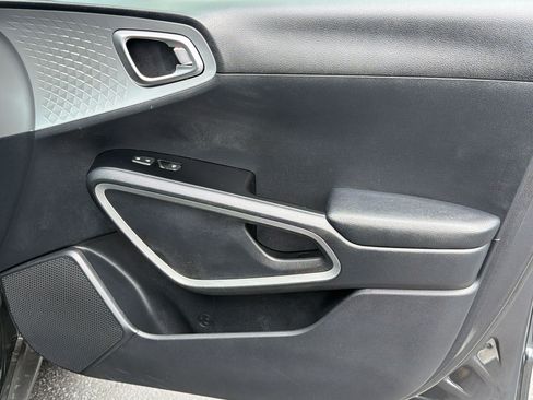Used 2025 Kia Soul LX w/ LX Technology Package FWD image 34