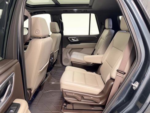 Used 2021 Chevrolet Tahoe LT w/ LT Signature Package RWD image 25