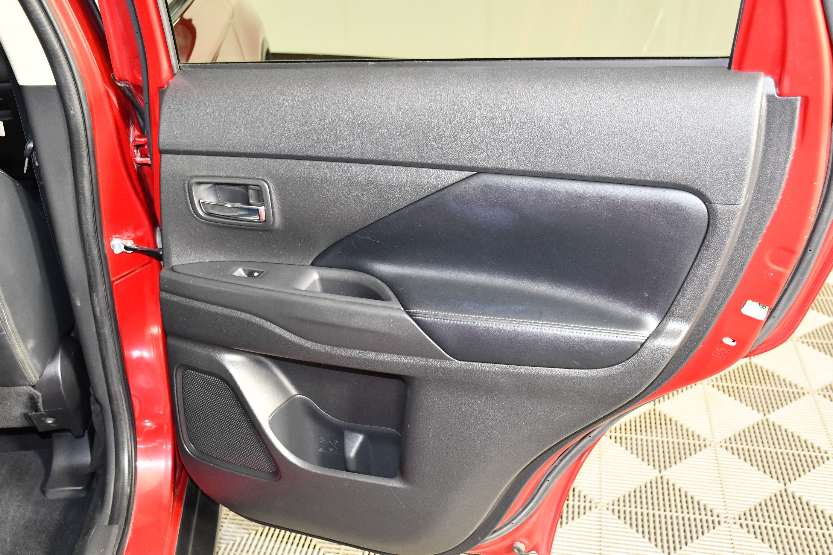 Used 2019 Mitsubishi Outlander SE AWD/4WD image 34