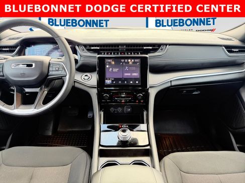 Used 2024 Jeep Grand Cherokee Laredo w/ Luxury Tech Group I RWD image 18