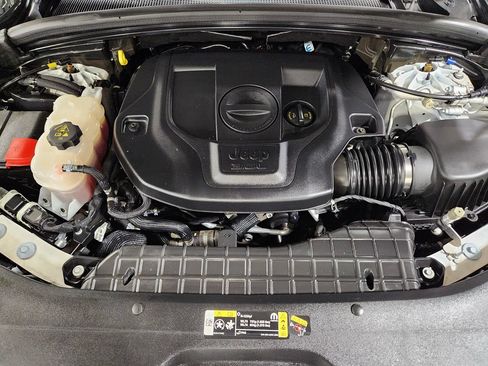 Used 2023 Jeep Grand Cherokee Overland w/ Luxury Tech Group IV AWD/4WD image 55