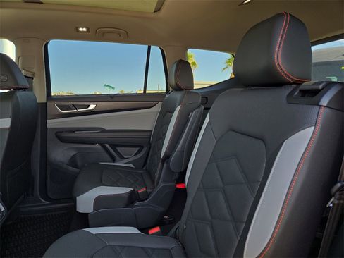 New 2025 Volkswagen Atlas Peak Edition SE image 15