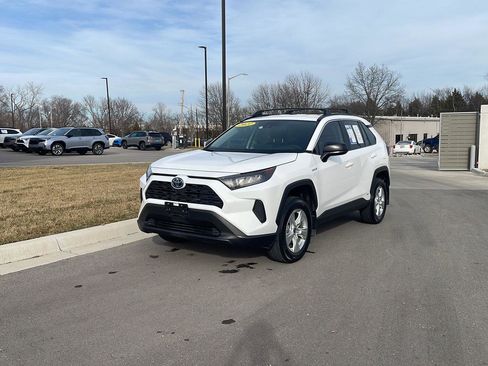 Used 2021 Toyota RAV4 LE image 19