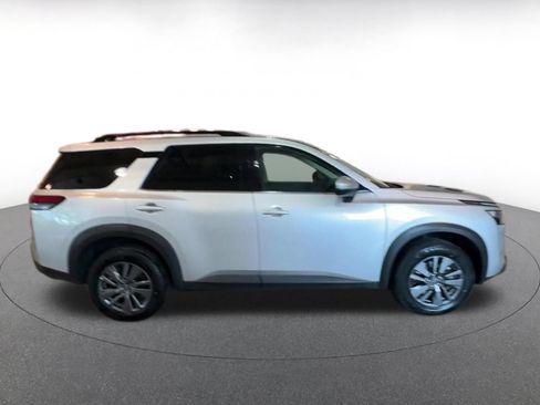 Used 2025 Nissan Pathfinder SV AWD/4WD image 16
