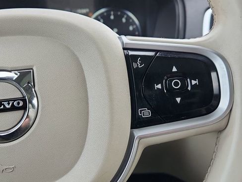 Used 2020 Volvo XC90 T5 Momentum image 38