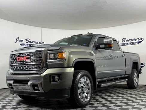Used 2018 GMC Sierra 2500 Denali w/ Duramax Plus Package AWD/4WD image 3