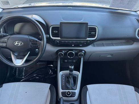 Used 2023 Hyundai Venue SEL image 17