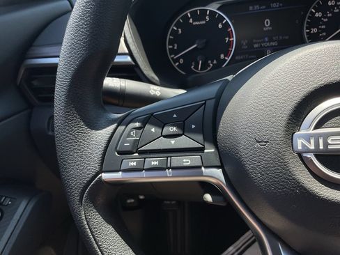 Used 2024 Nissan Altima 2.5 SV FWD image 29