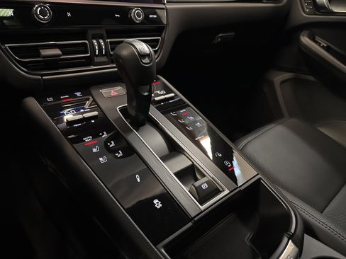 Used 2024 Porsche Macan S image 40