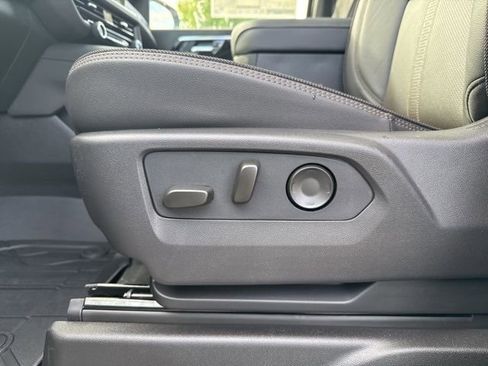 New 2026 Chevrolet Suburban High Country image 25