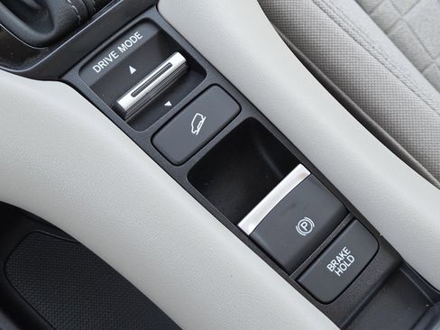 Used 2024 Honda HR-V LX image 8