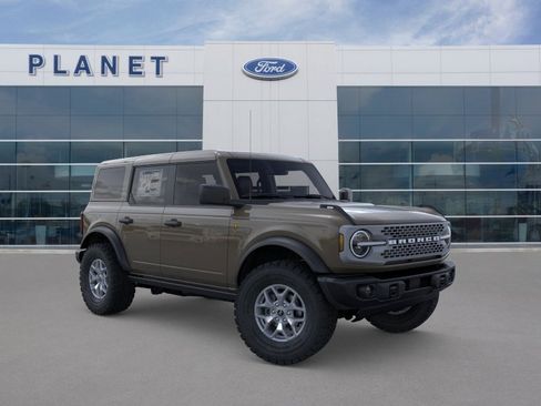 New 2025 Ford Bronco Badlands image 9