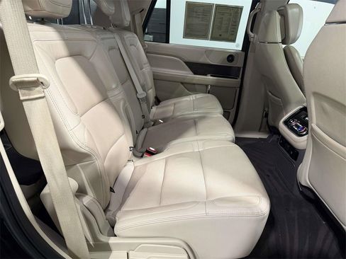 Used 2021 Lincoln Navigator Reserve image 10