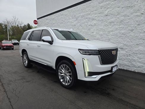 Certified 2021 Cadillac Escalade Premium Luxury AWD/4WD image 28