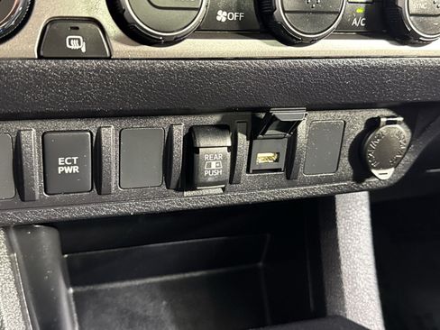 Used 2023 Toyota Tacoma SR5 AWD/4WD image 43